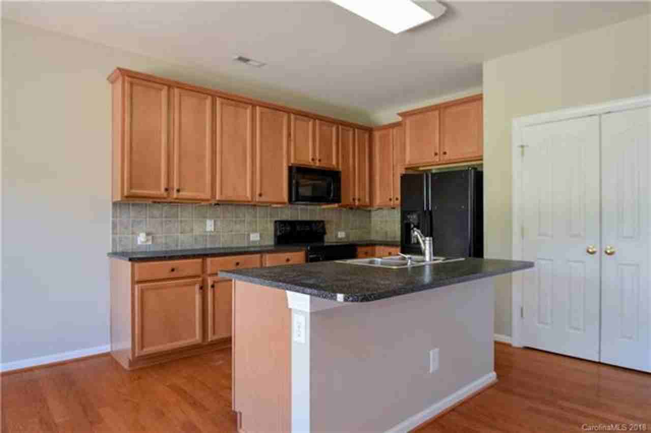 16022 Prescott Hill Ave - Photo 6 of 19