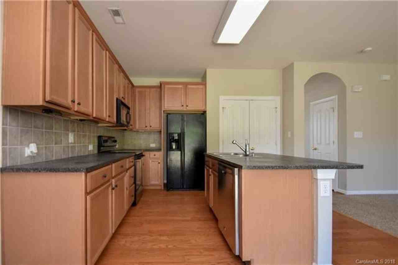 16022 Prescott Hill Ave - Photo 7 of 19