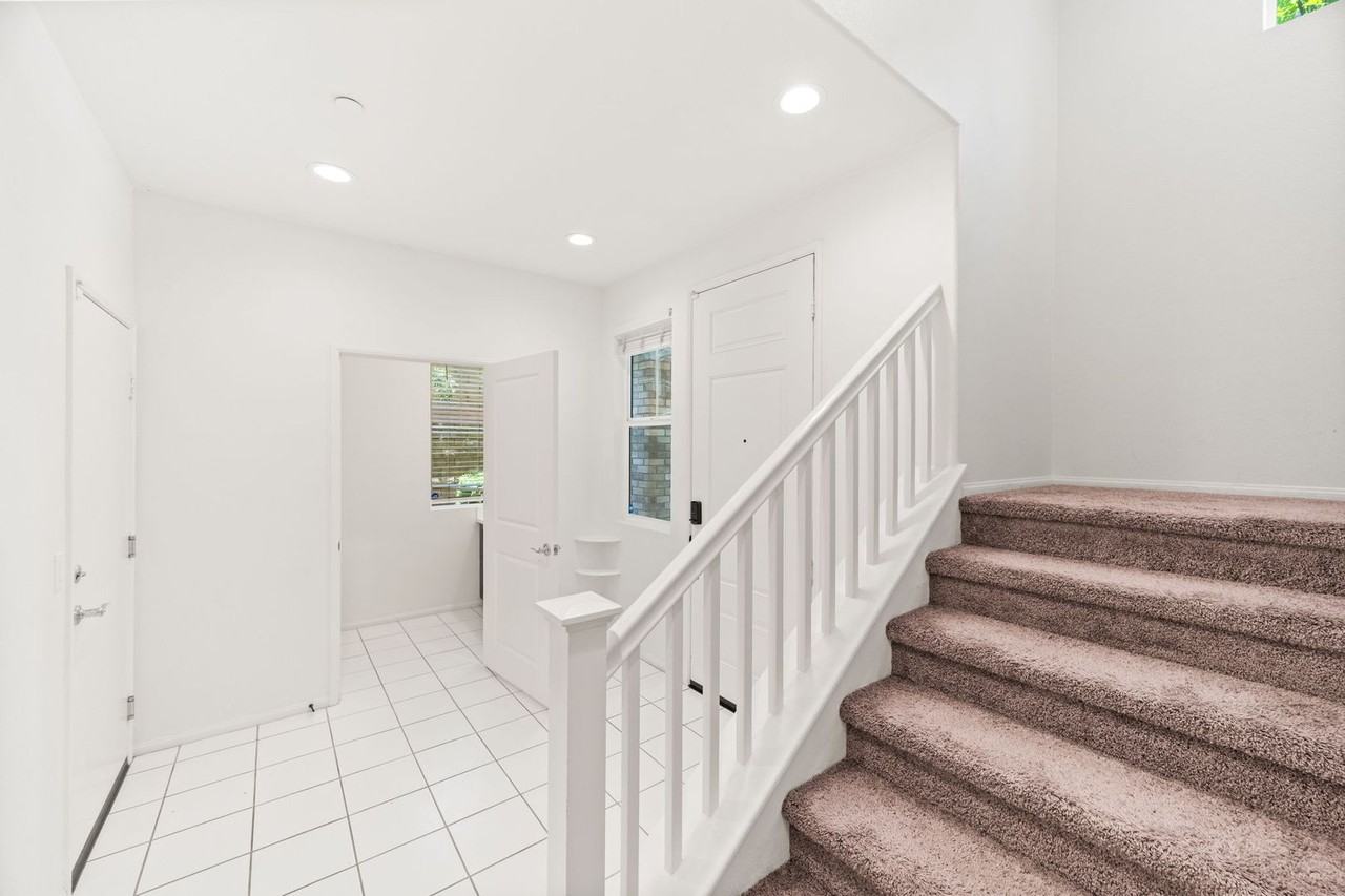 12162 Diamond Dust Dr - Photo 2 of 19