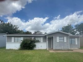 featured image of 204 W Garden Dr