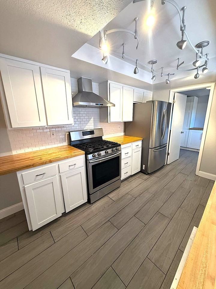 6028 Downey St Ne - Photo 2 of 32