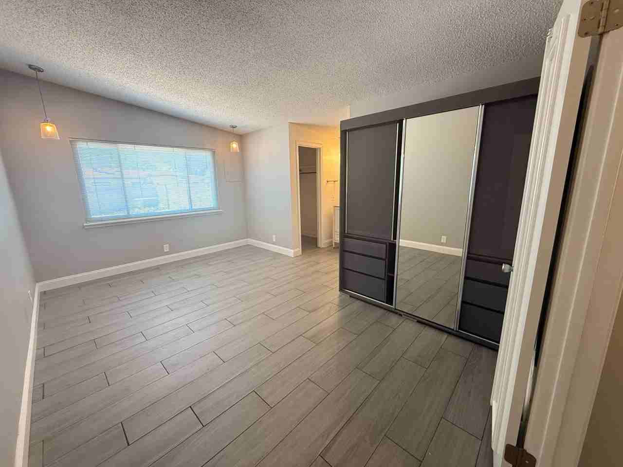 6028 Downey St Ne - Photo 3 of 32