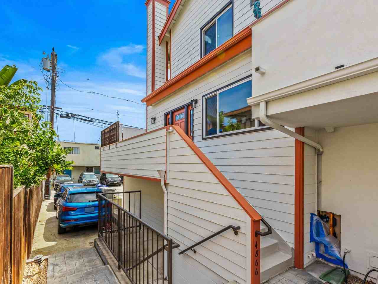 4866 Santa Cruz Ave - Photo 3 of 28