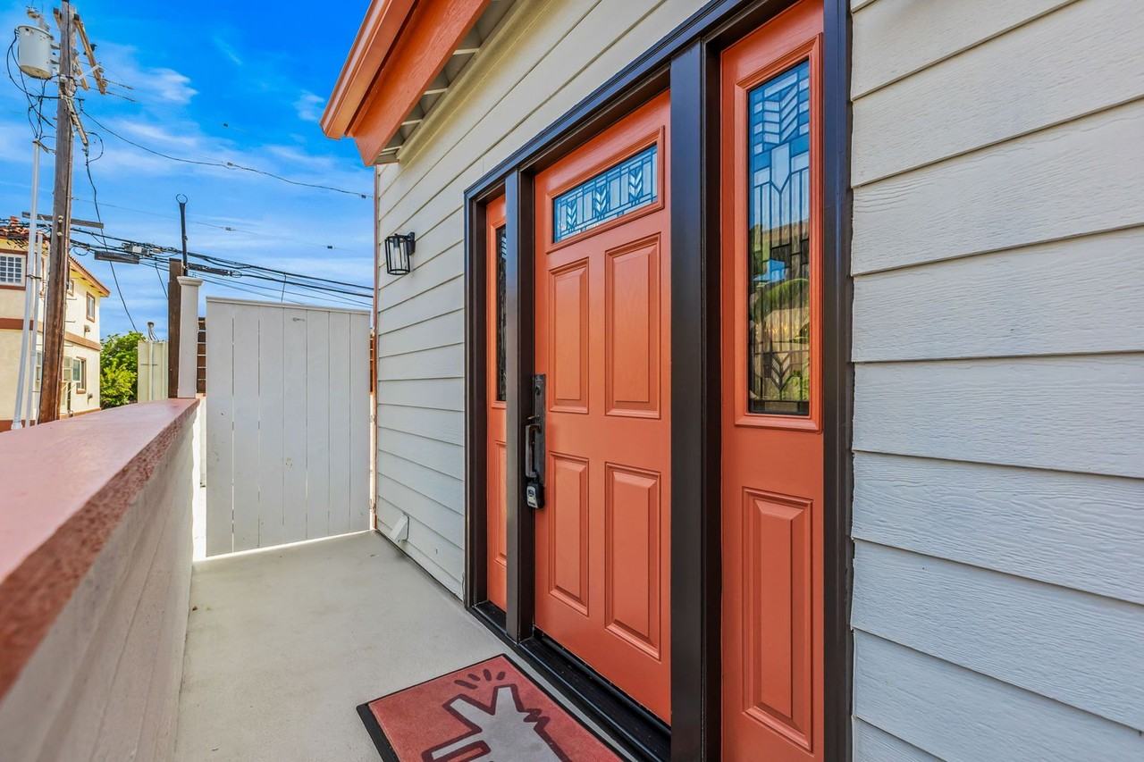 4866 Santa Cruz Ave - Photo 4 of 28