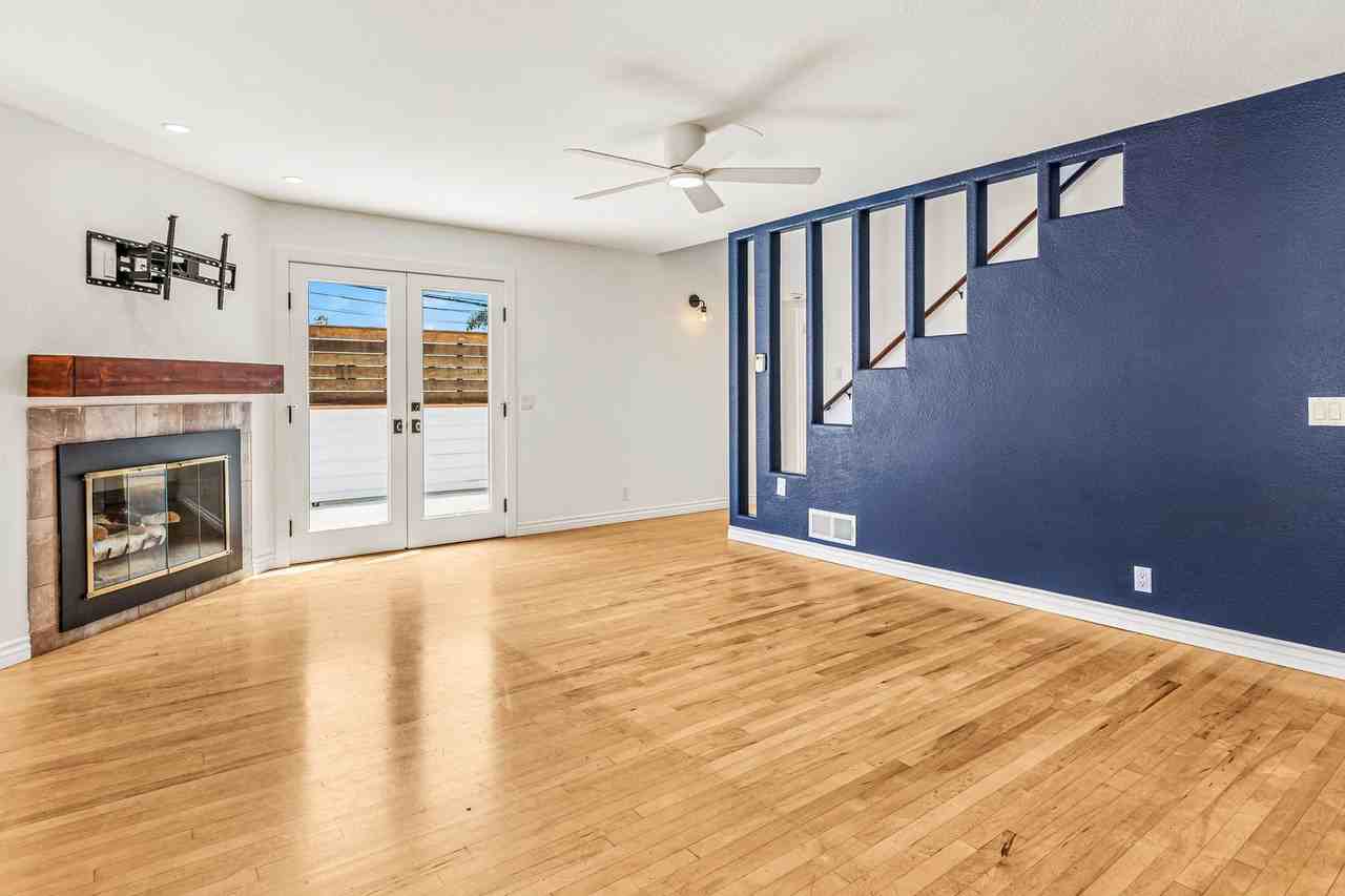 4866 Santa Cruz Ave - Photo 5 of 28