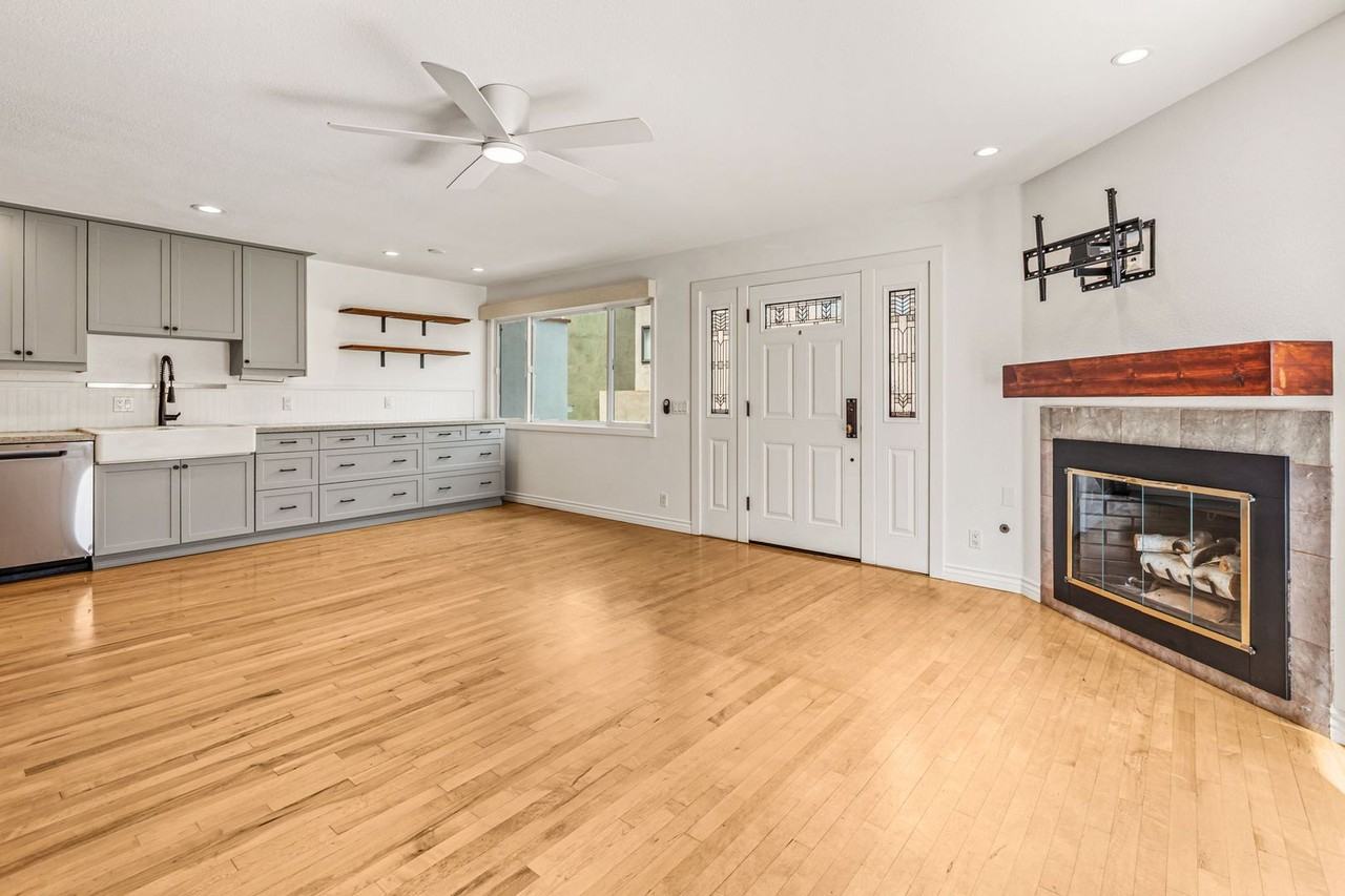 4866 Santa Cruz Ave - Photo 7 of 28