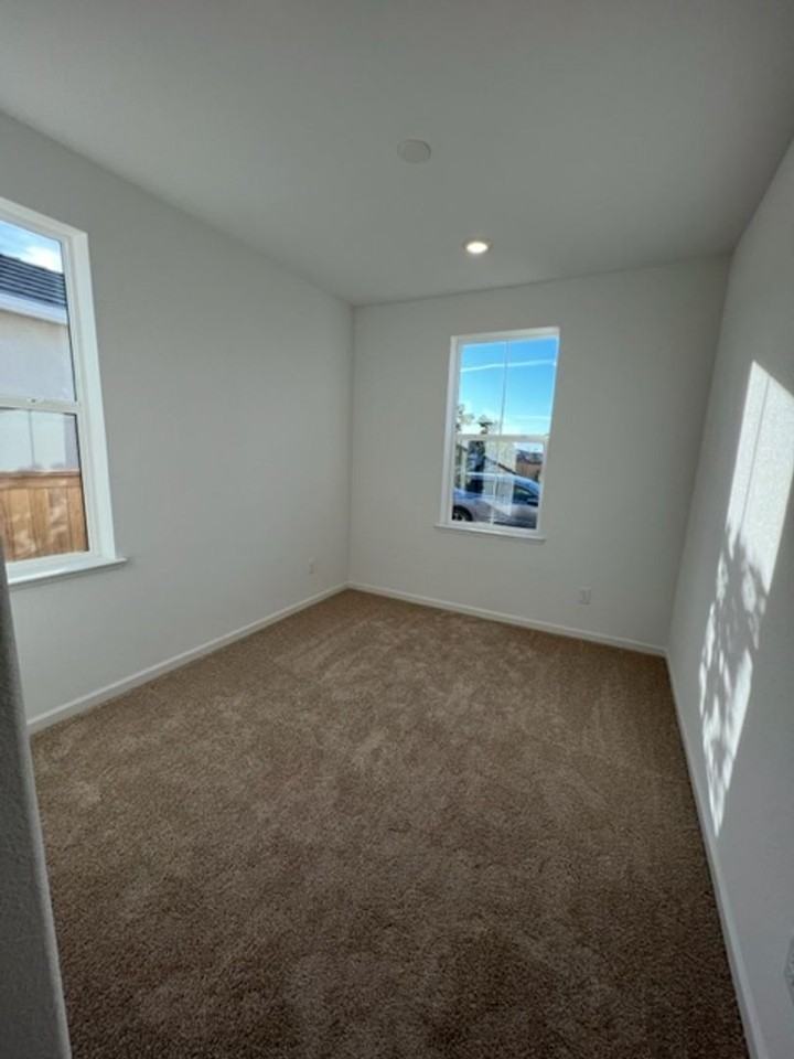 611 Brooklyn Ct - Photo 3 of 24