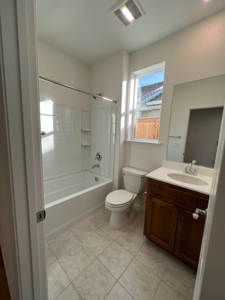 611 Brooklyn Ct - Photo 5 of 24