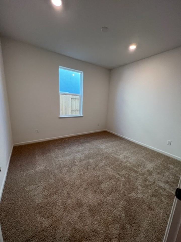 611 Brooklyn Ct - Photo 7 of 24
