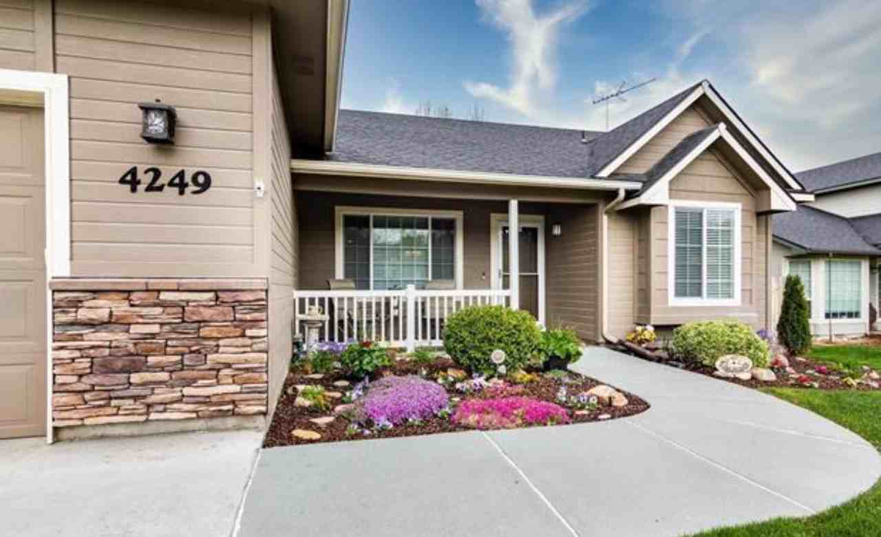 4249 E Lochsa River Dr - Photo 2 of 15