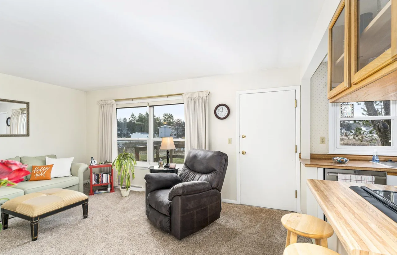 423 Kelly Cir - Photo 4 of 34