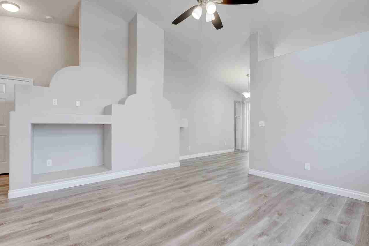 1613 Cathedral Peak Ct - Photo 4 of 37