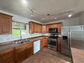 320 Thomas Cir - Photo 1 of 1
