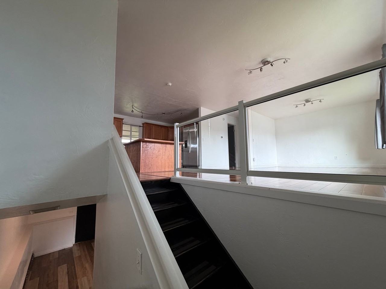 320 Thomas Cir - Photo 2 of 16