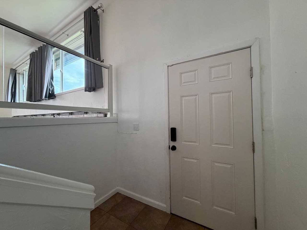 320 Thomas Cir - Photo 3 of 16