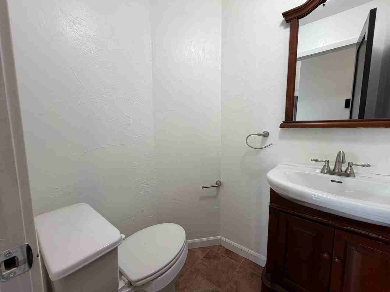 320 Thomas Cir - Photo 4 of 16