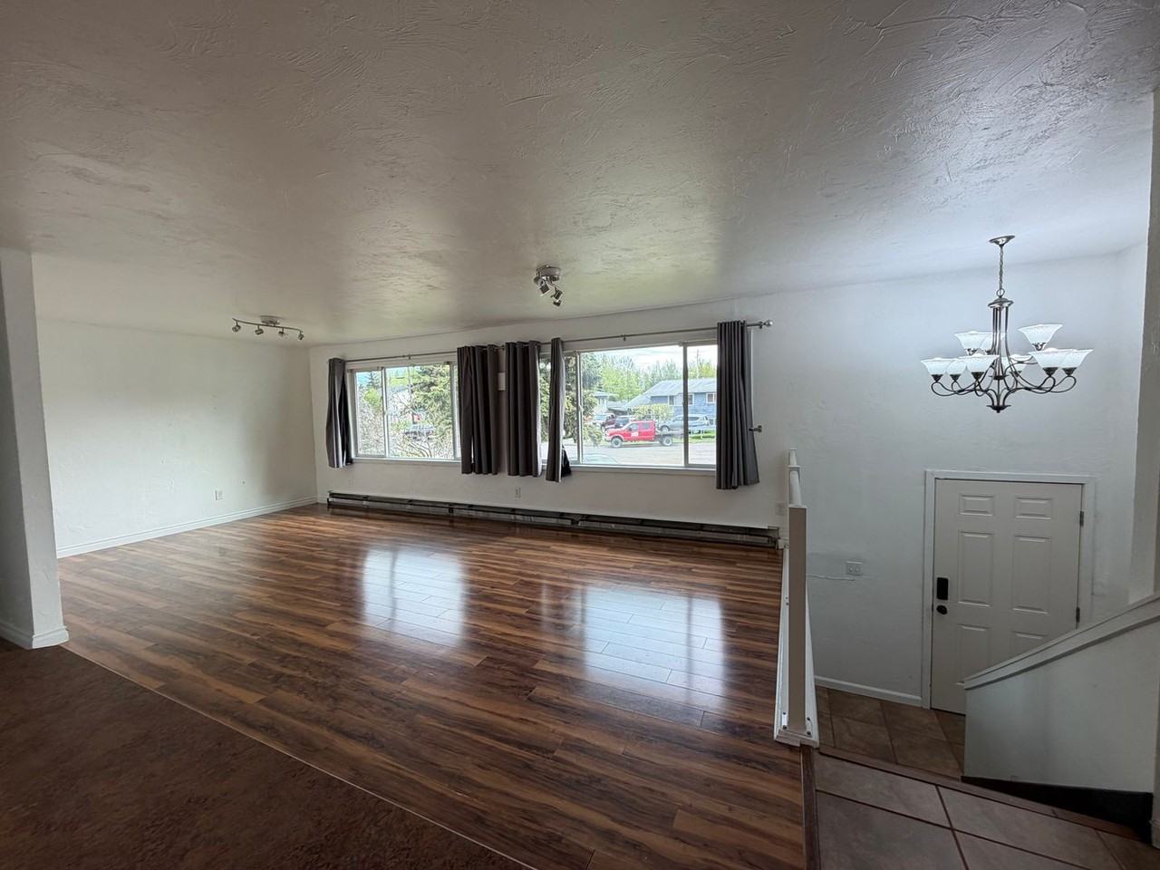 320 Thomas Cir - Photo 6 of 16