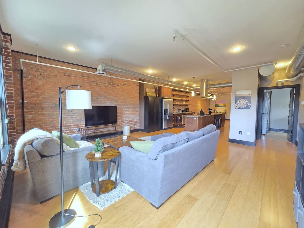 401 W 1st Ave #2 - Photo 2 of 25