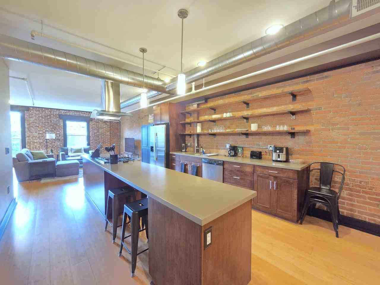 401 W 1st Ave #2 - Photo 3 of 25