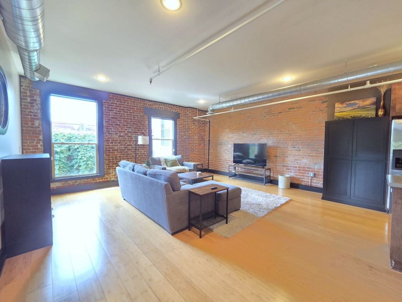 401 W 1st Ave #2 - Photo 4 of 25
