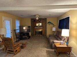 featured image of 817 Dumont Dr