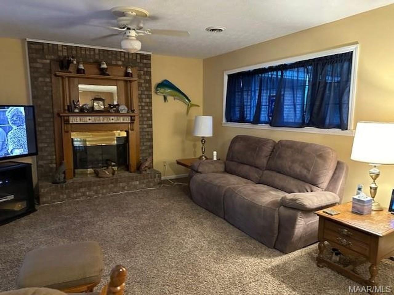 817 Dumont Dr - Photo 3 of 20