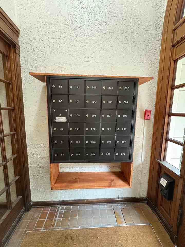 The Mulholland Apartments - Photo 3 of 24