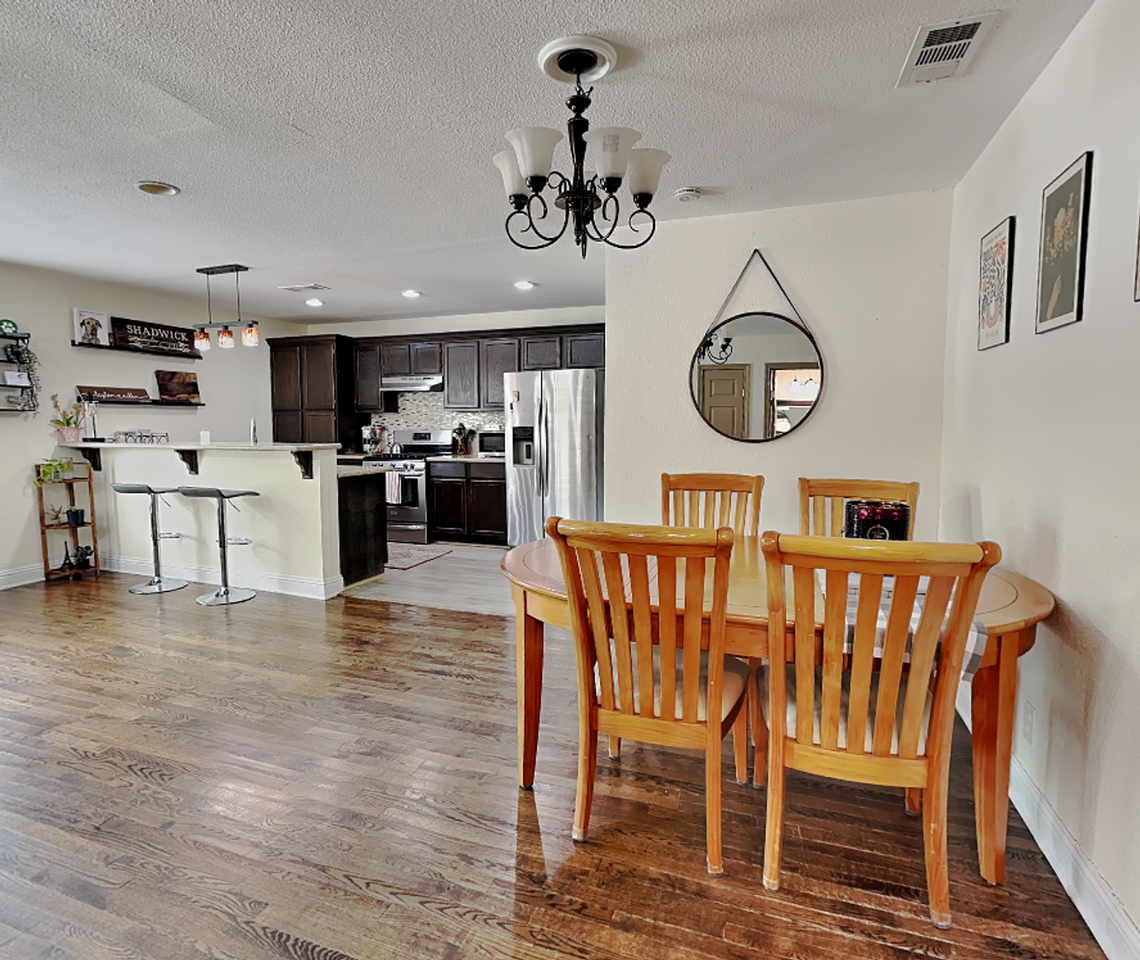4705 Selkirk Dr - Photo 5 of 18