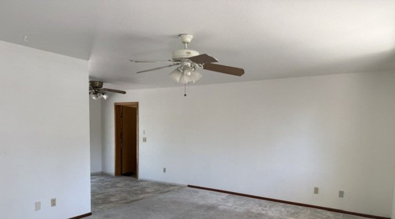 920 S 6th St - Photo 2 of 20