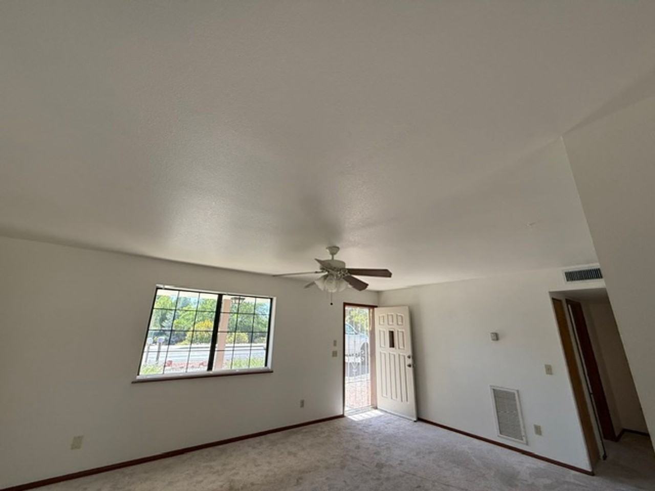 920 S 6th St - Photo 3 of 20
