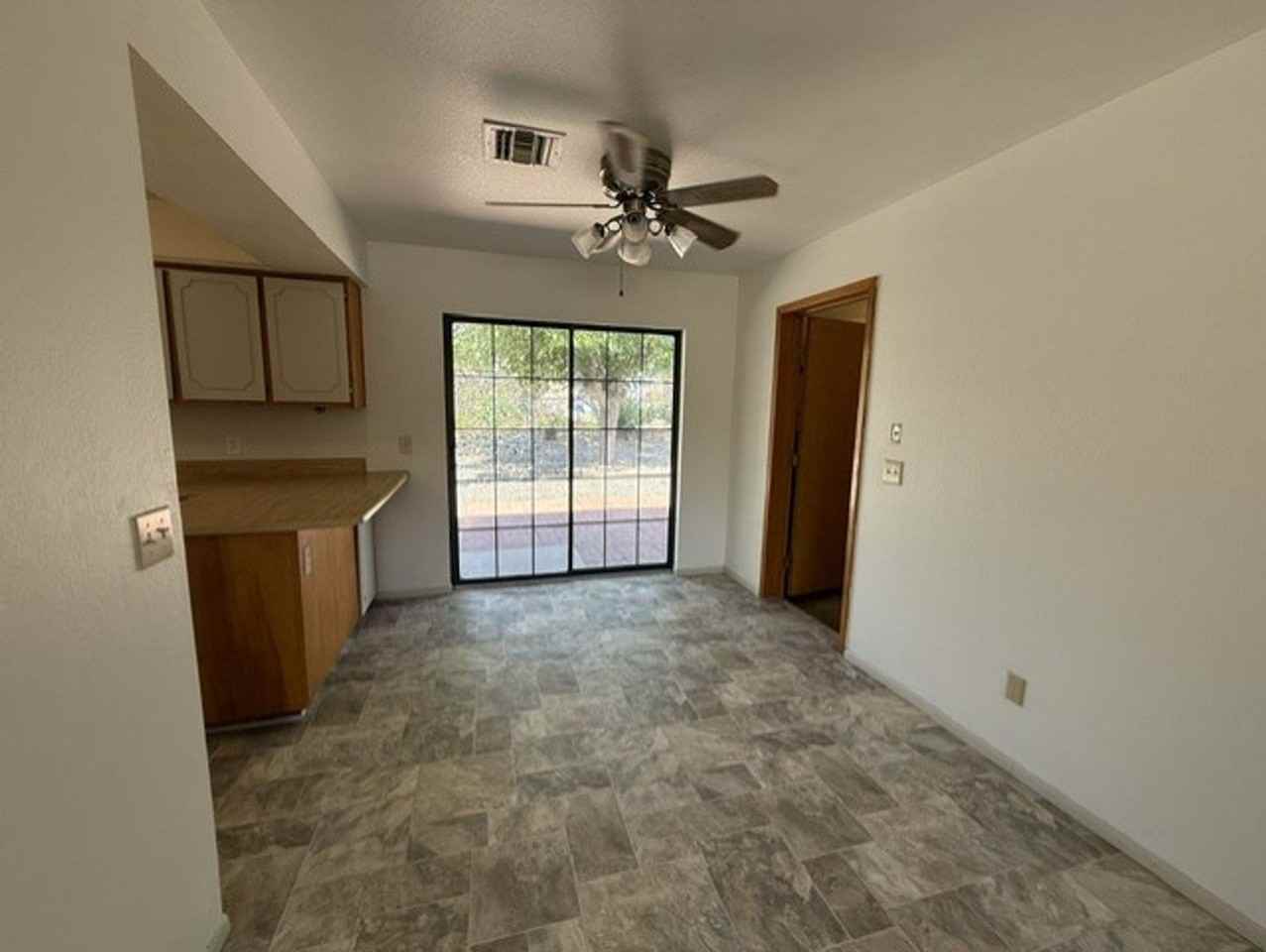 920 S 6th St - Photo 4 of 20