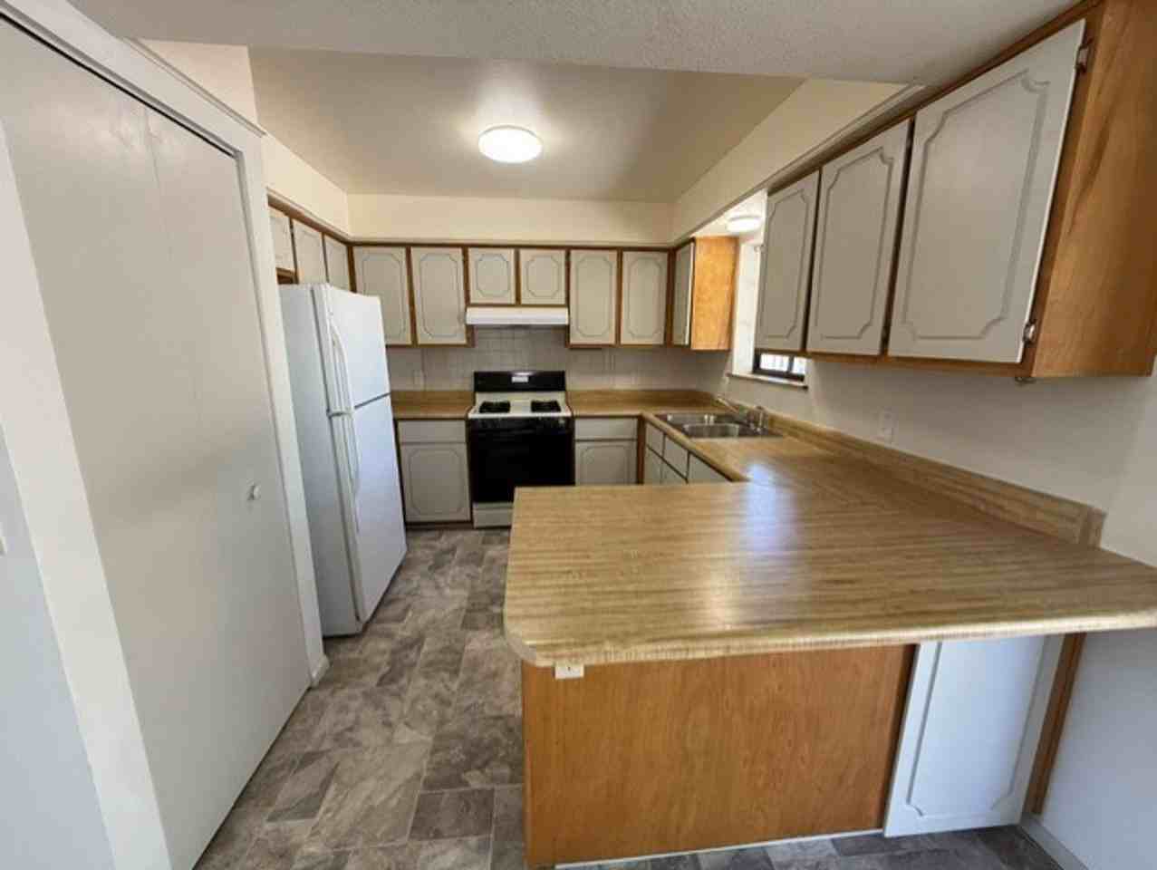 920 S 6th St - Photo 5 of 20