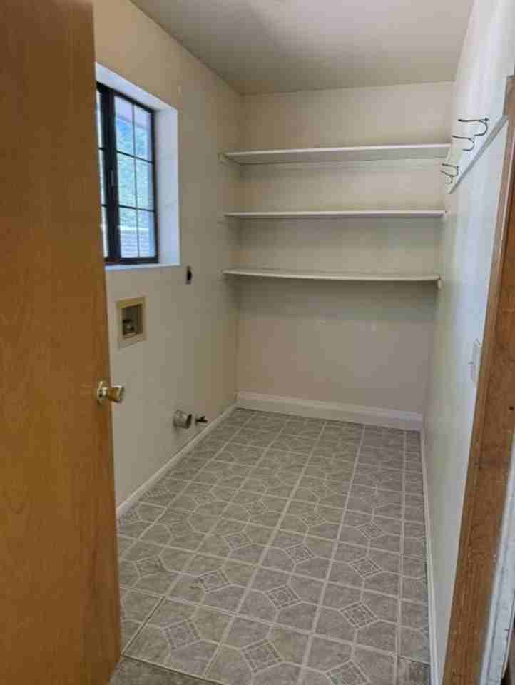 920 S 6th St - Photo 7 of 20