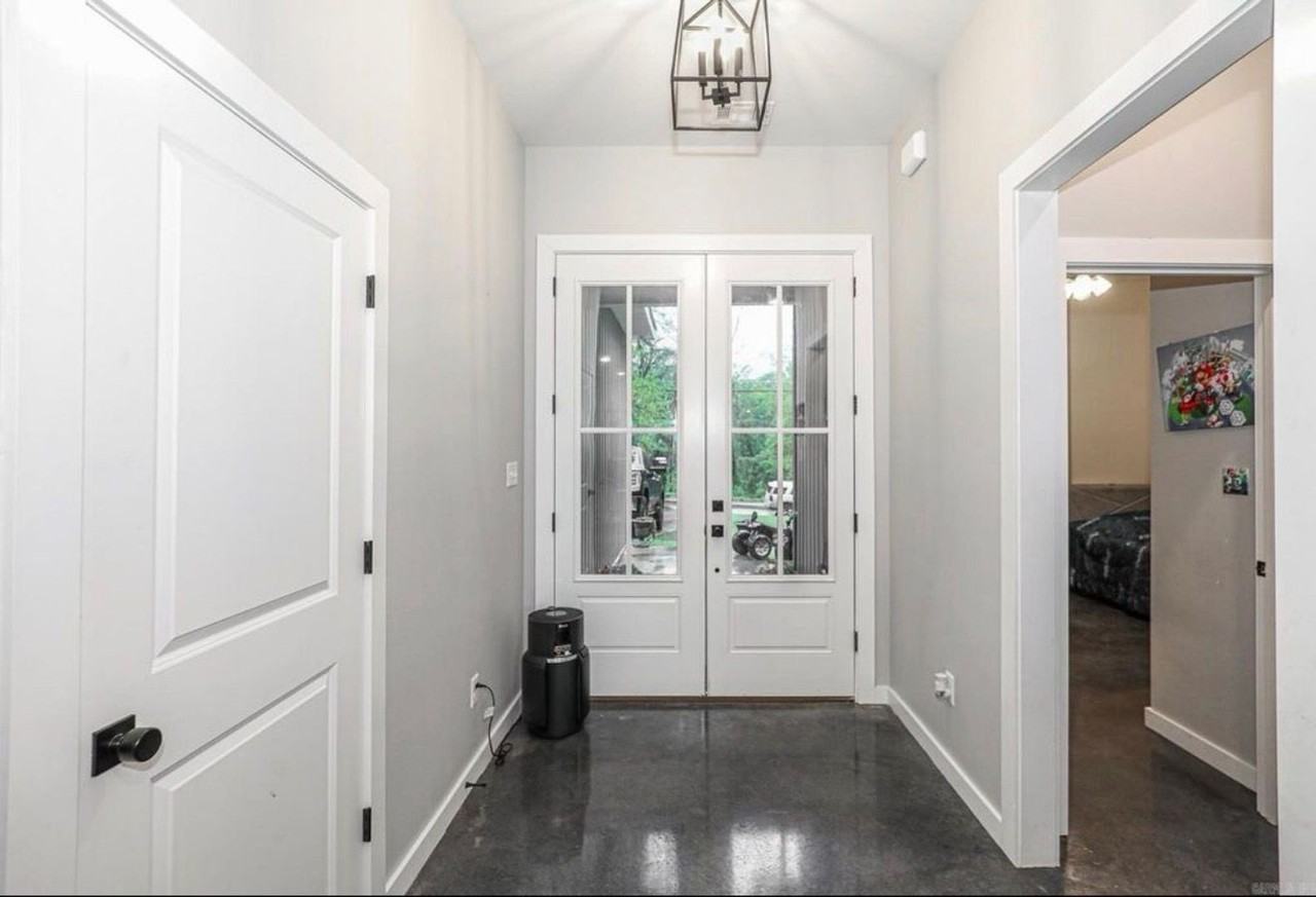 801 N Main St - Photo 3 of 15