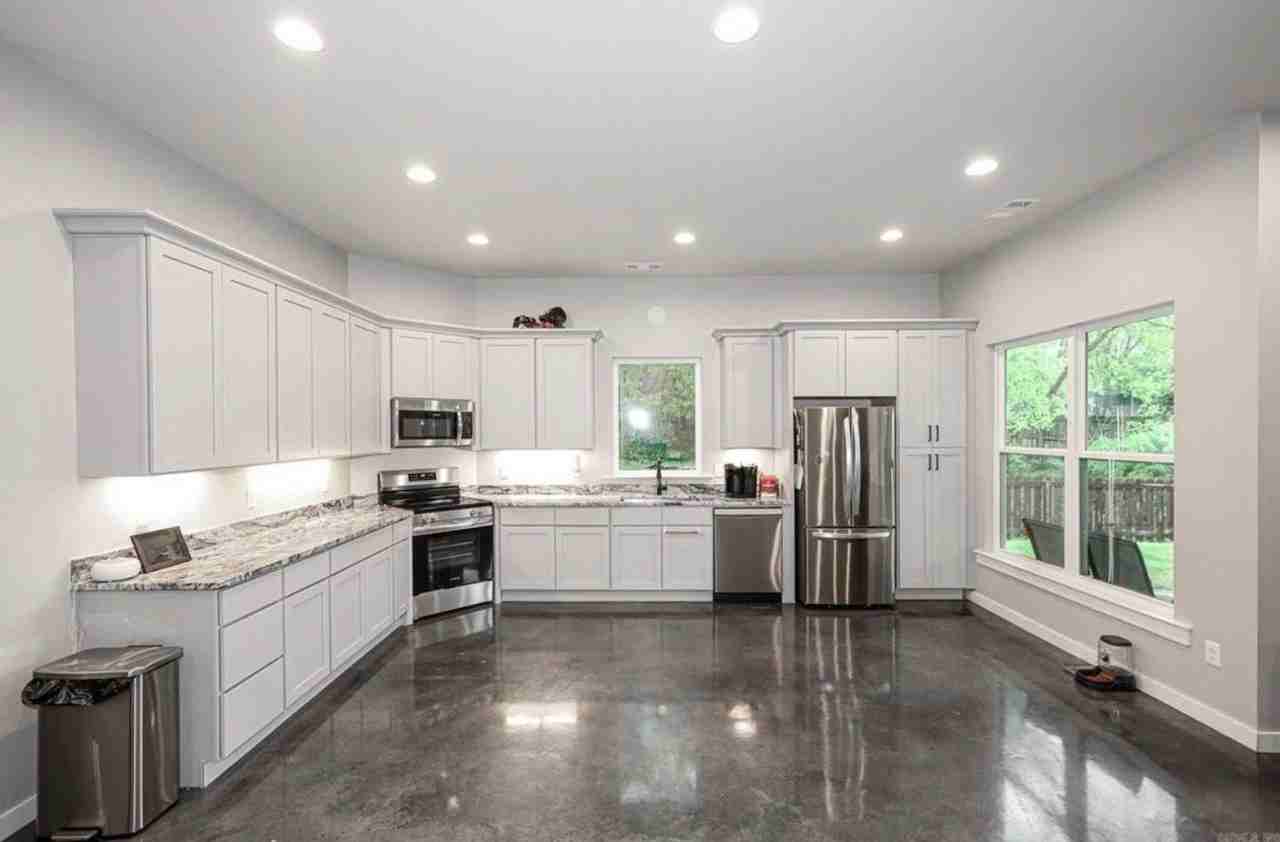 801 N Main St - Photo 5 of 15