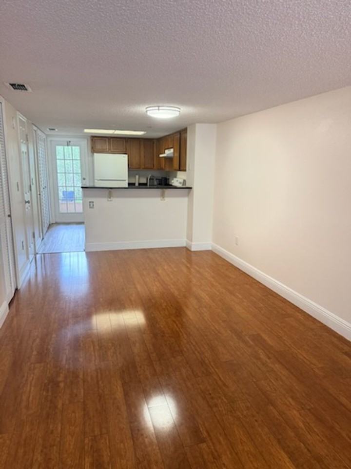 2237 Fletchers Point Cir - Photo 4 of 17