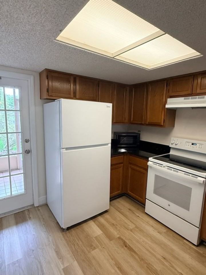 2237 Fletchers Point Cir - Photo 5 of 17