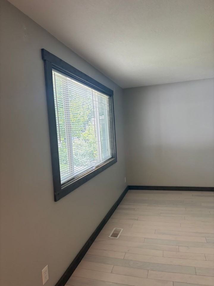 2109 S Illinois Ave - Photo 5 of 22