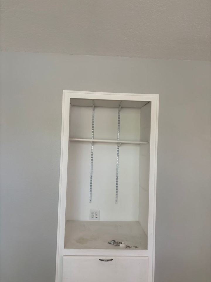 2109 S Illinois Ave - Photo 7 of 22