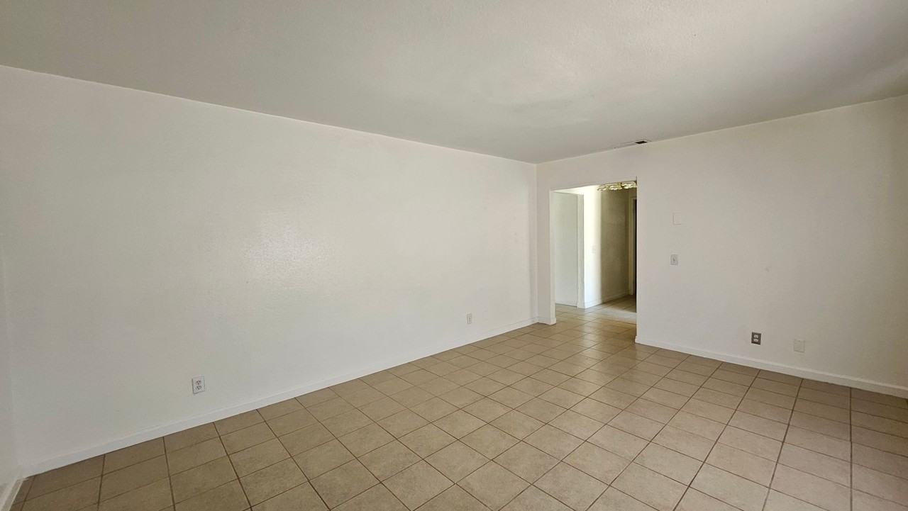21398 Baldwin Ln - Photo 3 of 22