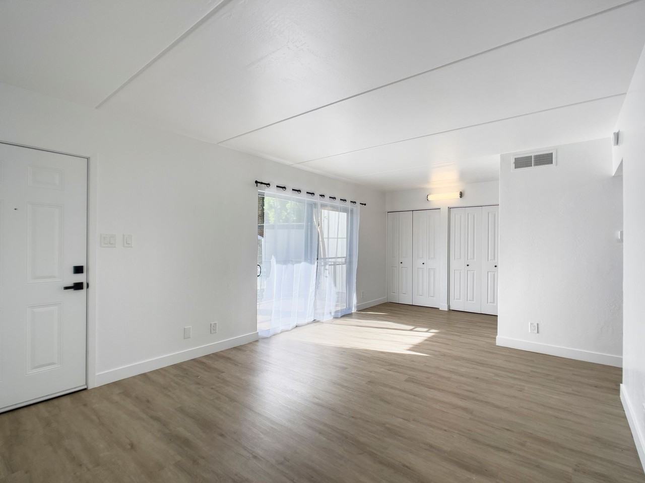 Fringe on 15th - Photo 3 of 8