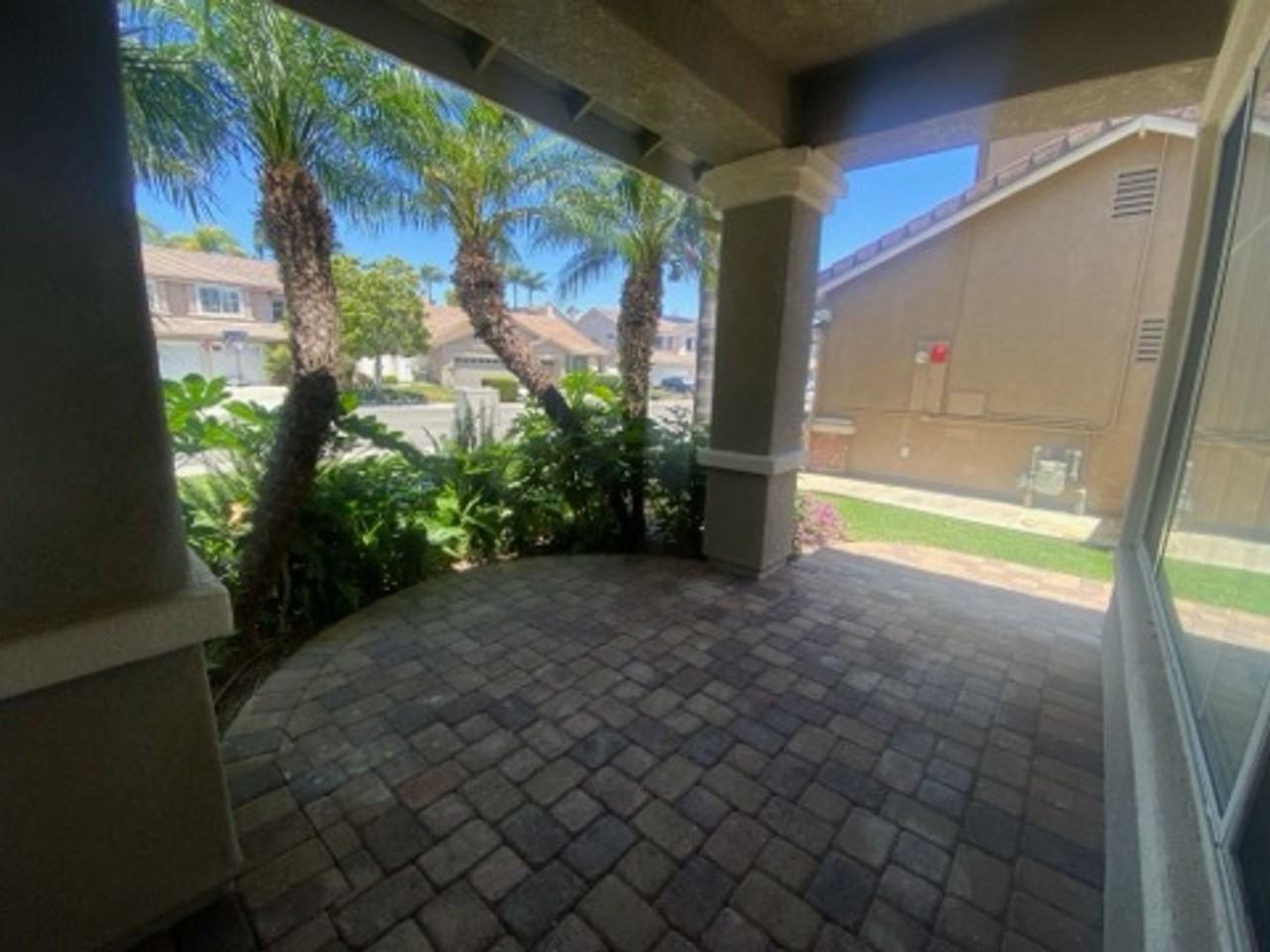 409 Lexington Cir - Photo 3 of 20
