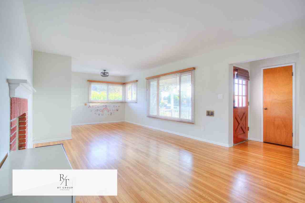 1112 Riedel Ave - Photo 5 of 33
