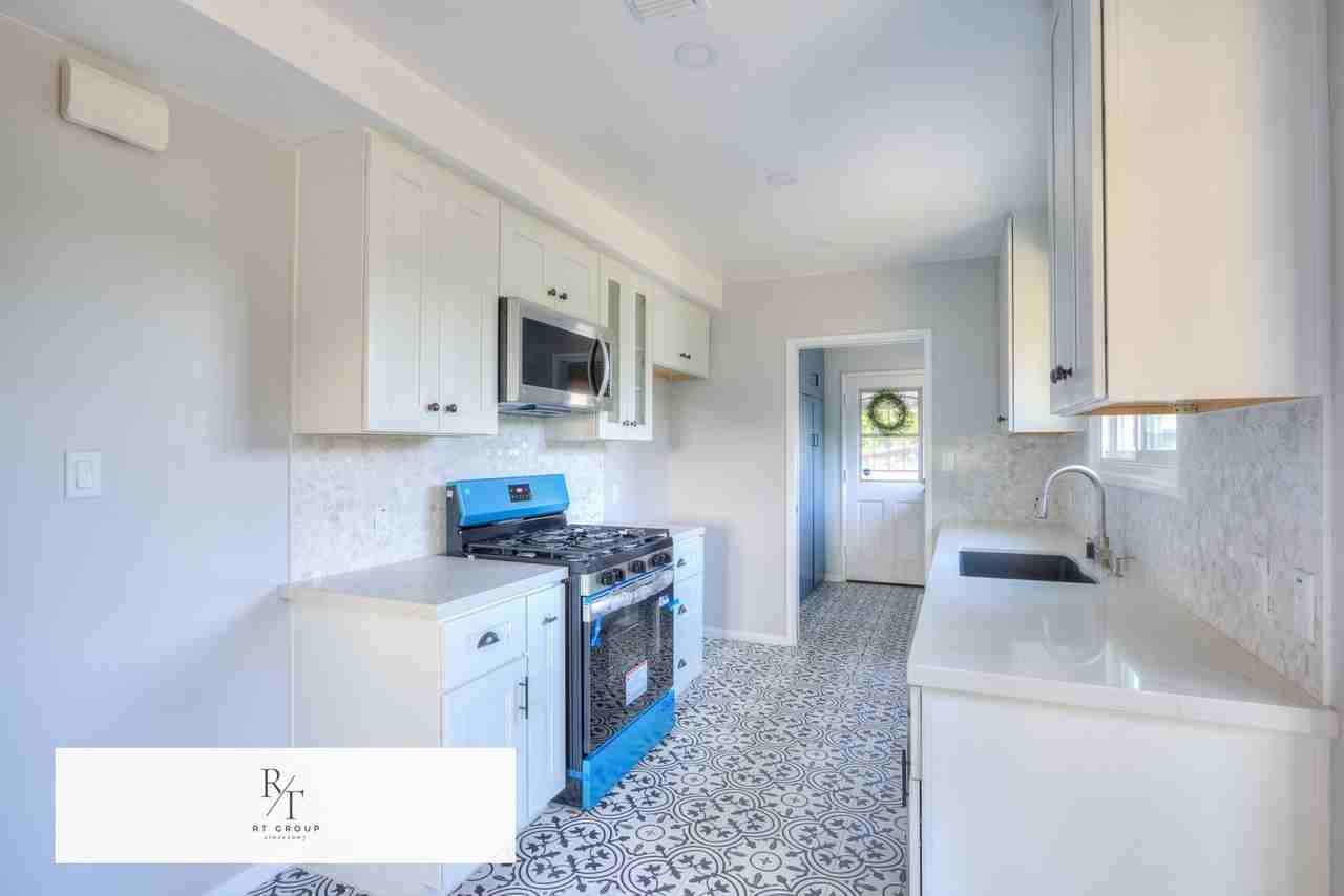 1112 Riedel Ave - Photo 7 of 33