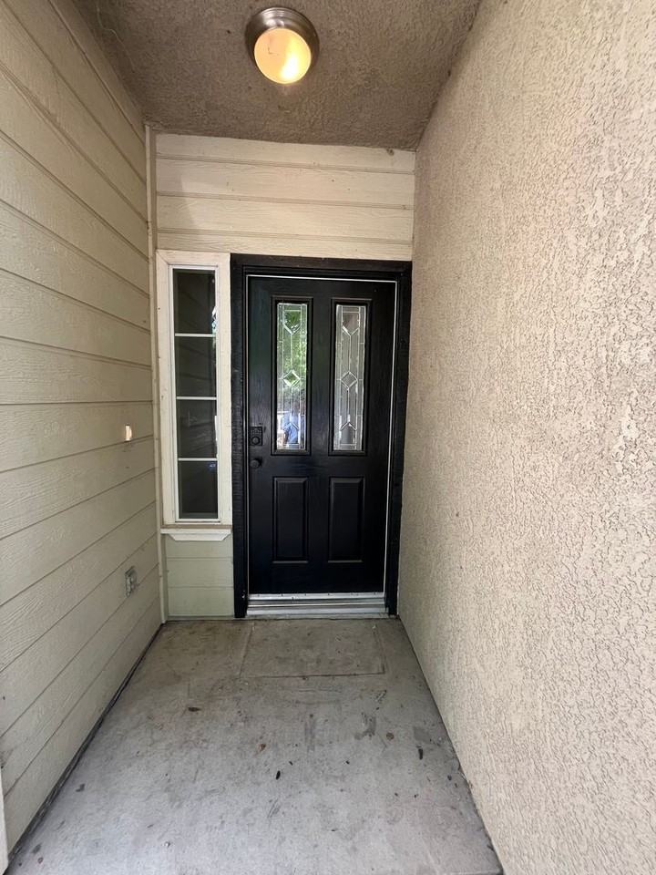 6237 W Damsen Ct - Photo 3 of 34