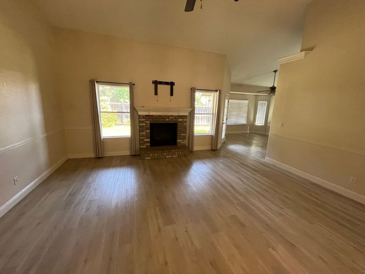 6237 W Damsen Ct - Photo 5 of 34