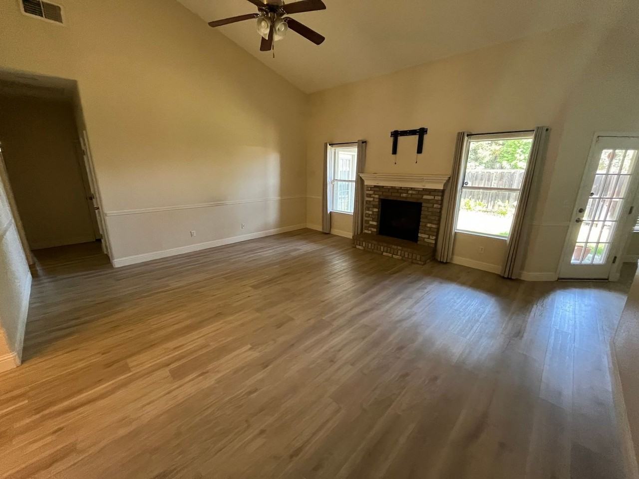 6237 W Damsen Ct - Photo 6 of 34