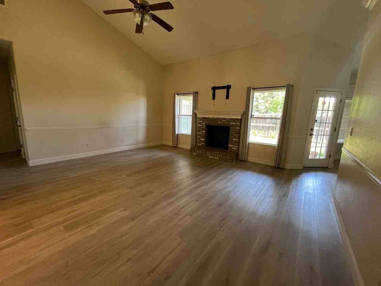 6237 W Damsen Ct - Photo 7 of 34