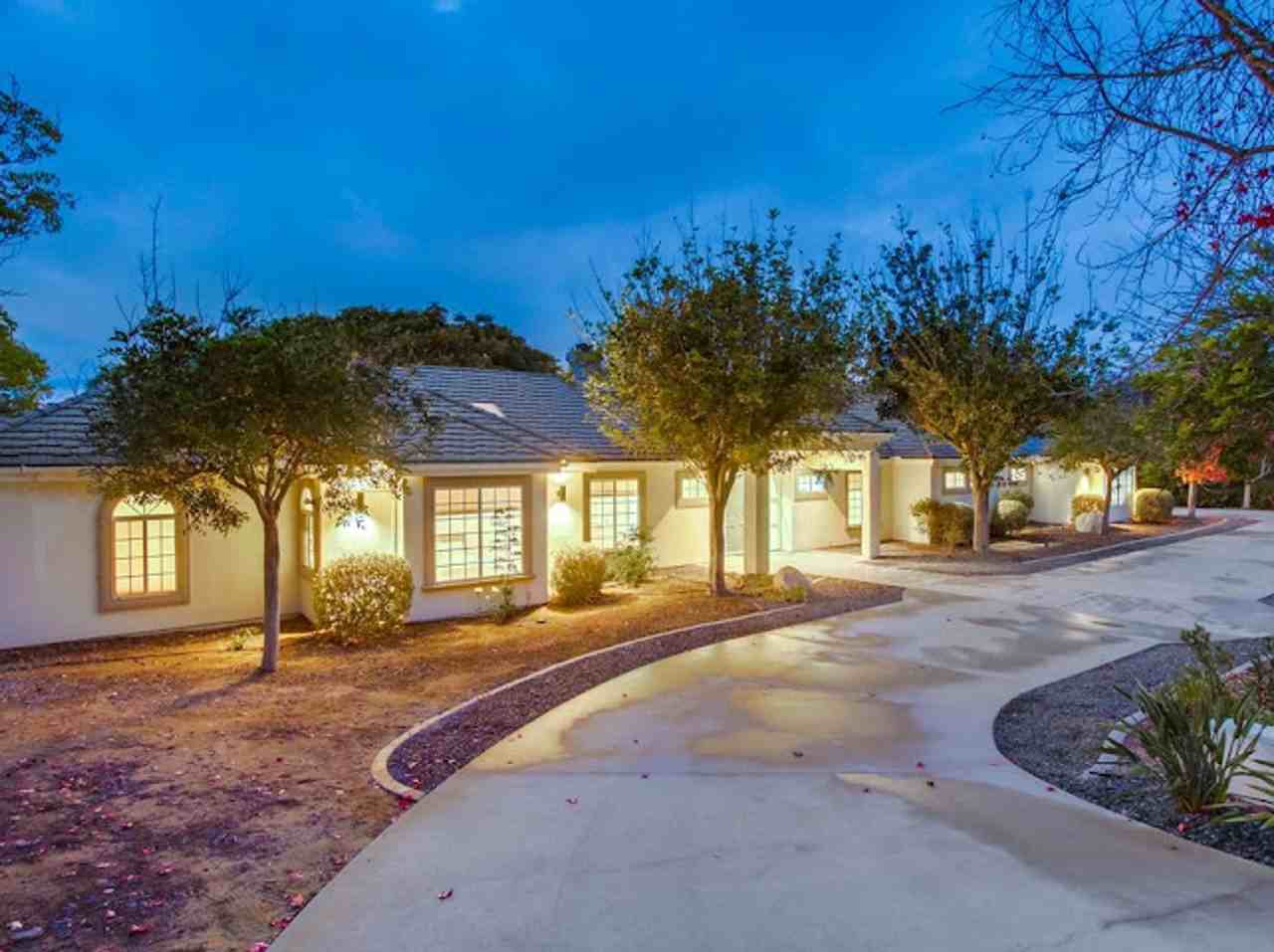 4124 Stonebridge Ln - Photo 5 of 50