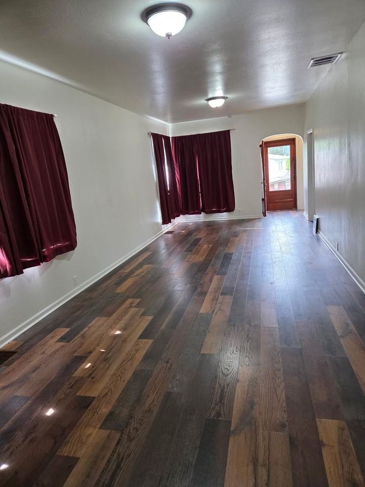 203 E Market Ave - Photo 2 of 22